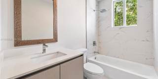 2561 NE 193rd St Gallery 14