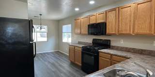 3 beds, 2 baths, 1,442 sqft Gallery 4