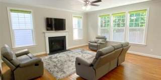 Room in 4 Bedroom Home at Grande Chateau Ln Gallery 13