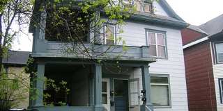 Spacious 6-Bedroom, 2-Bath Rental – 524 8th Ave SE #2 Gallery 1