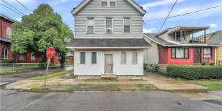 214 Ludington Street Gallery 1