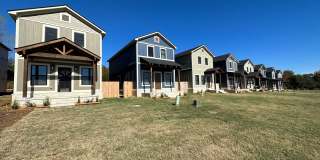 3 Bedroom/2 Bathroom Townhouse • Southside Gallery 1