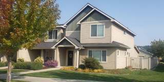 Rare Liberty Lake Townhome in Rocky Hill – 3 Bed, 2.5 Bath End Unit Available July 15th Gallery 1