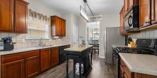 77 Lakeshore Parkway Gallery 17
