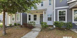 Oversized Kitchen + Prime Park Circle Location | 2BR Townhome Oversized Kitchen + Prime Park Circle Location | 2BR Townhome Gallery 1