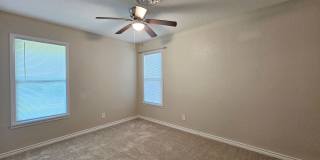 HUGE PRICE REDUCTION & READY FOR MOVE IN - AVAILABLE NOW! Gallery 14