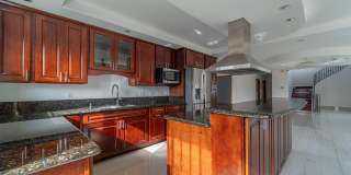 Large and Spacious 4 Bed 4 Bath | 2004 Skyline Dr | $7800 Gallery 12