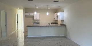 3Bd / 2Ba Duplex with GARAGE Gallery 3