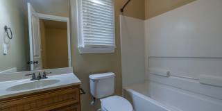 Quiet Apartment 2 Miles from Campus! Gallery 23