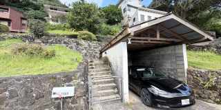 Large 5 Bedroom + Den Single-Family Home in Desirable Manoa Gallery 1
