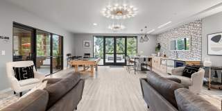 The Oliveen Gallery 24