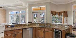 Stunning Lagoon Residence! Gallery 15