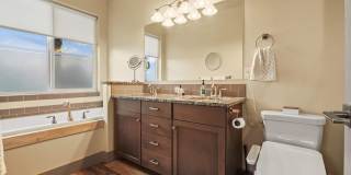 STUNNING 3bd/2ba Custom Home w/3 Car Garage on a Huge Lot! Gallery 14