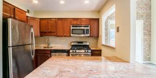 Beautiful Three Bedroom in Washington Square West Gallery 22