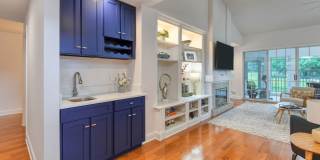 Luxury 4-bedroom - 4 bath with garage Gallery 13