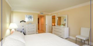 **PARK SHORE BEAUTY WALK TO VENETIAN VILLAGE ** ESPLANADE** NICE AMENITIES ** 2 BEDROOM CONDO ON THE BEACH ** Gallery 25