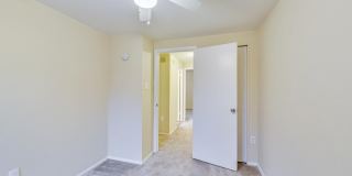 Updated 3+2.5 End Unit w/ 2 PARKING SPACES Gallery 21