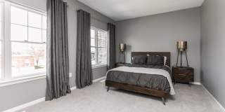 Fully Furnished Townhome Blocks Away From Downtown Gallery 28