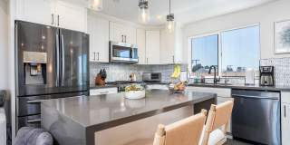 Beautiful 3 bed 2.5 baths "fully furnished" townhouse in the charming neighborhood of University Heights. Gallery 18