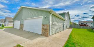 3 Bed, 2 Bath Twinhome! Gallery 1