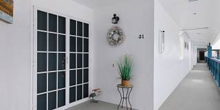 910 N Pacific St Gallery 24