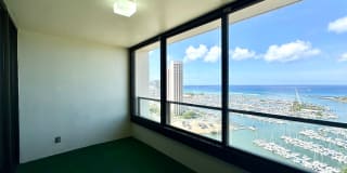 Available NOW - Highly Desired 2 BED 2 BATH Near Ala Moana Gallery 9