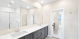 Bright 3BD/2.5BA Townhouse in Vista with Community Pool, In-Unit Laundry & 2-Car Garage Gallery 9