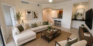 ANNUAL RENTAL - POSITANO PLACE - UNFURNISHED 1 BED/1 BATH WITH LAKE VIEW AND NEW APPLIANCES! Gallery 1