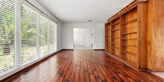 3 BR/ 2 BA Mid Century Modern Home/Fenced Yard/Lawn Care Included Gallery 6