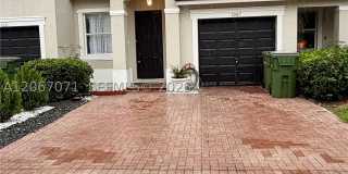 1067 NE 41st Pl Gallery 1