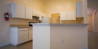 4 bed Family Single Home Available for Rent in Davenport !!! Gallery 1