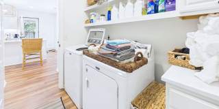 Beautiful 3 bd/ 2.5 house with Renovated Kitchen Gallery 35