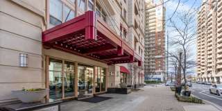 Sun-Drenched 1BR Condo with Rooftop Pool & Parking in Heart of Ballston Gallery 4