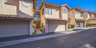 Beautifully renovated end-unit townhome Gallery 1