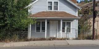 $1250 - 2 Bedroom 1 Bath Home - Heart of the City Gallery 1