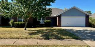 Beautifully refreshed 3 bed - 2 bath home in Bentonville Gallery 1