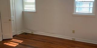 Wonderful lower unit with fresh paint Gallery 11