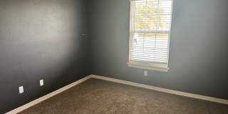 Beautiful single family home with fenced in yard! Gallery 6