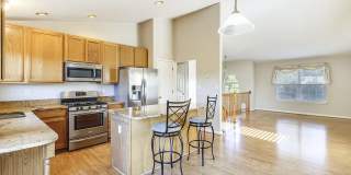 FENCED IN YARD!!!  Beautiful 4/3 UPDATED SF Home in Gaithersburg Gallery 4