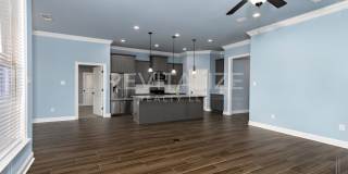 HALF-DEPOSIT SPECIAL! Stunning Luxury Home in Silverhill with Huge Diamond Shaped Backyard! Gallery 1