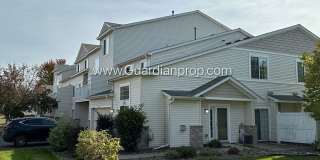 Maple Grove End Unit, 2 Car Garage, Washer/Dryer, Dishwasher Maple Grove End Unit, 2 Car Garage, Washer/Dryer, Dishwasher Gallery 1