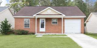 3 Bedroom, 2 Bath Home with Fully Fenced Yard – Pet Friendly! Gallery 1