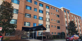 Utilities Included! Parking! Near Pentagon City Metro! Gallery 1