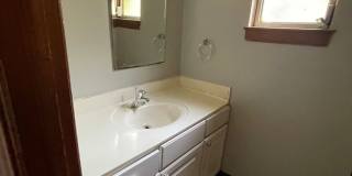 Large Brick 7 bedroom home Gallery 35