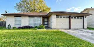 *MOVE IN SPECIAL* 3BR/2BA + 2-Car Garage + Fenced Backyard Near Brooks City Base! Gallery 1