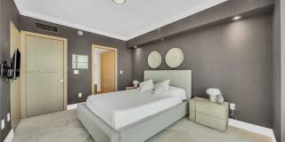 100 South Pointe Drive Gallery 8