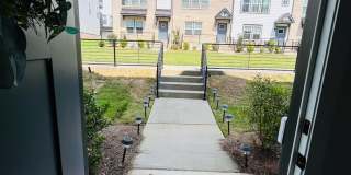 Beautiful 4BR Townhouse in Ballantyne Gallery 29