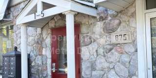 Beautifully Renovated Downtown Apartment! Gallery 1