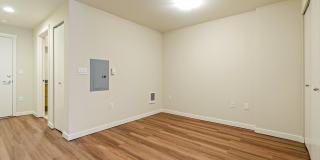 Axis Gallery 18