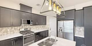 Bright 3BD/2.5BA Townhouse in Vista with Community Pool, In-Unit Laundry & 2-Car Garage Gallery 3